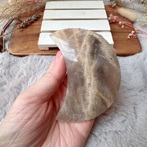 Gorgeous Blue Flash Moonstone Moon Carving with Stand (M1) - Picture 5 of 9